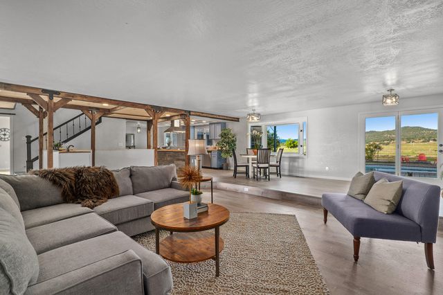 5900 McLoughlin Drive, Central Point, OR 97502