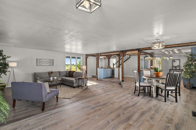 5900 McLoughlin Drive, Central Point, OR 97502