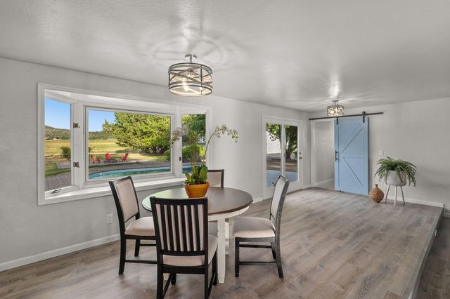 5900 McLoughlin Drive, Central Point, OR 97502