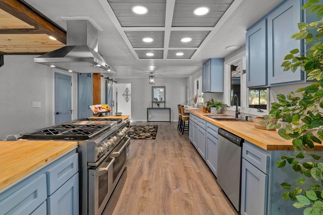 5900 McLoughlin Drive, Central Point, OR 97502