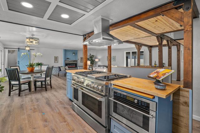 5900 McLoughlin Drive, Central Point, OR 97502