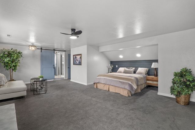 5900 McLoughlin Drive, Central Point, OR 97502