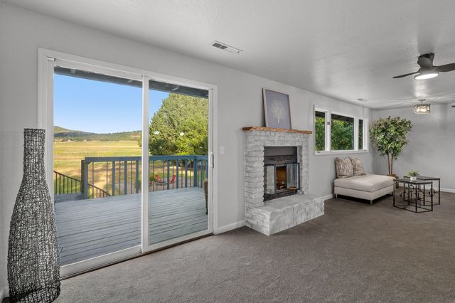 5900 McLoughlin Drive, Central Point, OR 97502