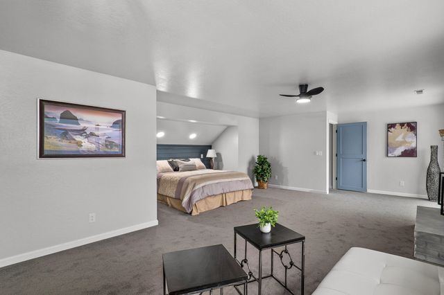 5900 McLoughlin Drive, Central Point, OR 97502