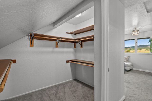 5900 McLoughlin Drive, Central Point, OR 97502