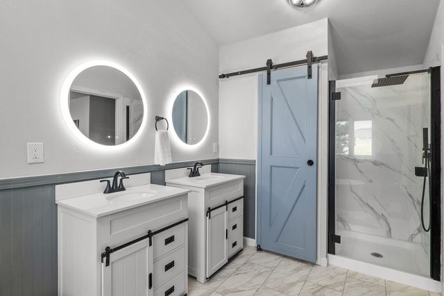 5900 McLoughlin Drive, Central Point, OR 97502