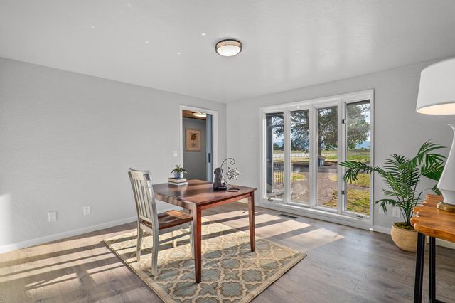 5900 McLoughlin Drive, Central Point, OR 97502