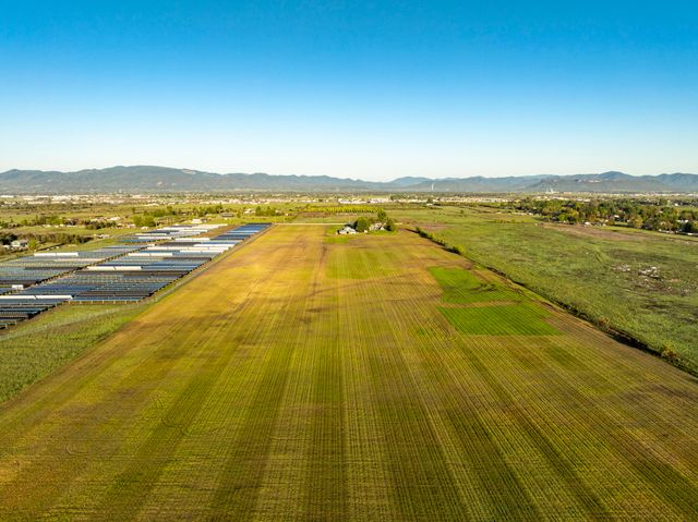 5900 McLoughlin Drive, Central Point, OR 97502