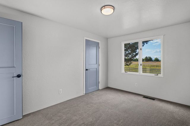 5900 McLoughlin Drive, Central Point, OR 97502