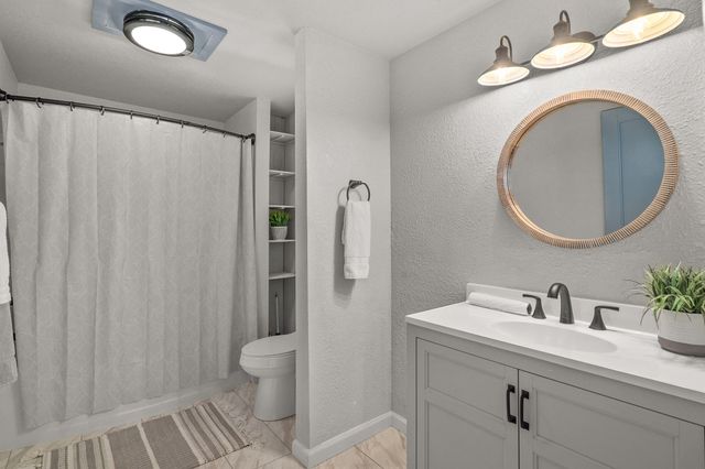 5900 McLoughlin Drive, Central Point, OR 97502