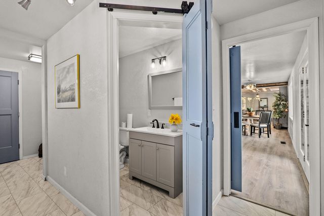 5900 McLoughlin Drive, Central Point, OR 97502