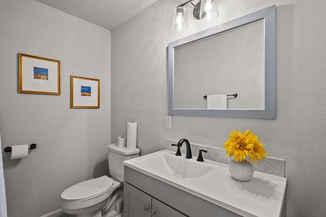 5900 McLoughlin Drive, Central Point, OR 97502