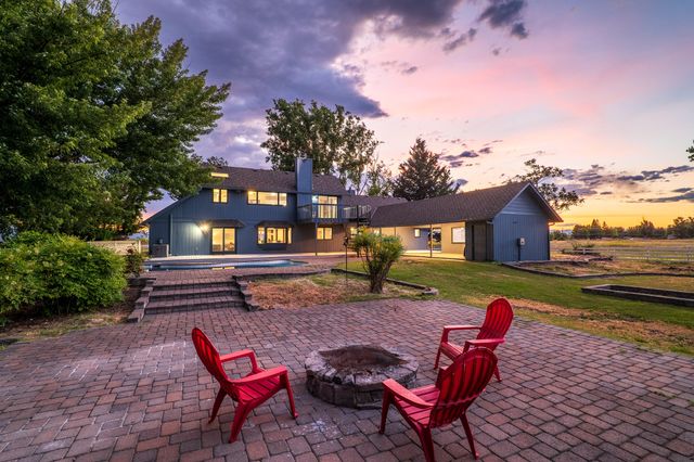 5900 McLoughlin Drive, Central Point, OR 97502