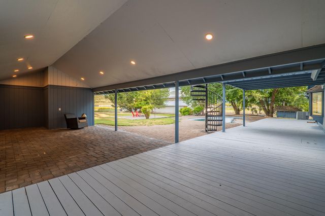 5900 McLoughlin Drive, Central Point, OR 97502