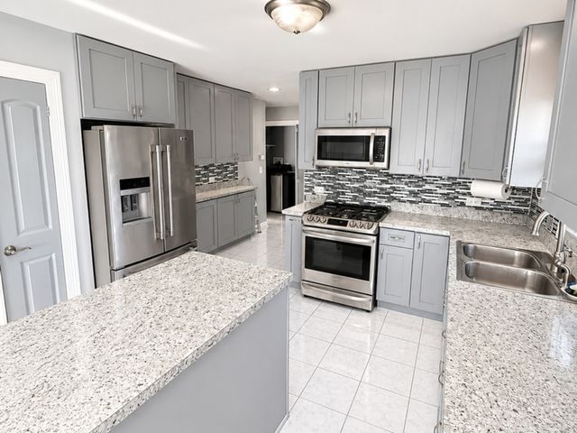 8356 S 78th Avenue, Bridgeview, IL 60455