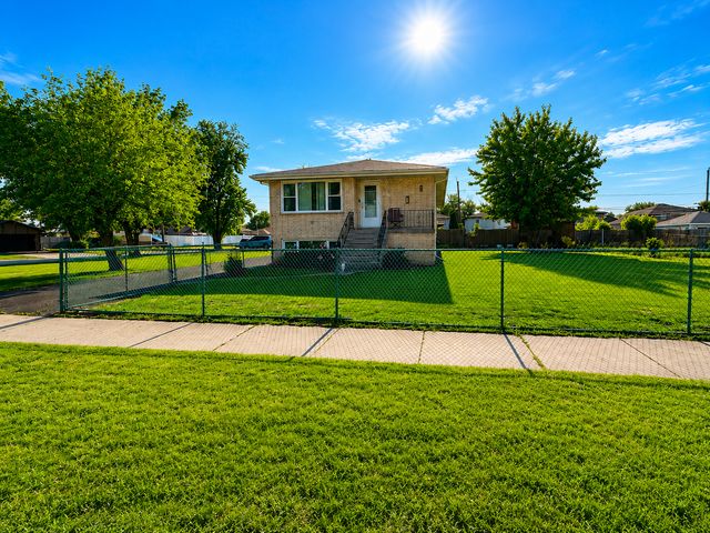 8356 S 78th Avenue, Bridgeview, IL 60455
