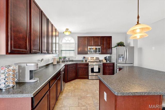 7822 Pinetop Drive, St Louis, MO 63129