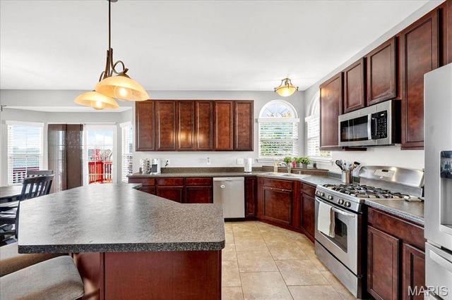 7822 Pinetop Drive, St Louis, MO 63129