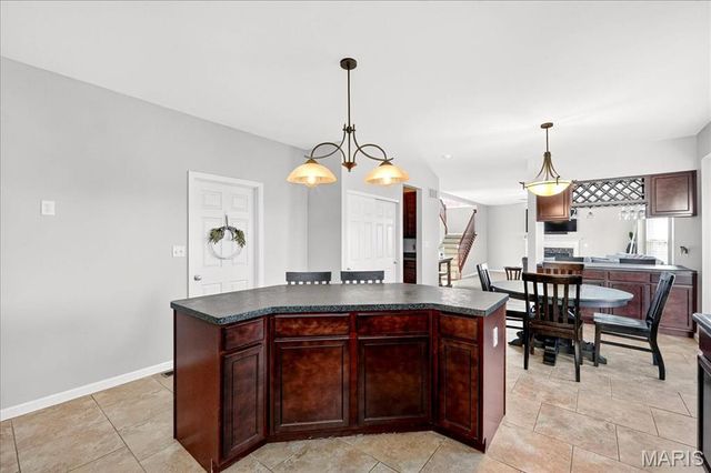 7822 Pinetop Drive, St Louis, MO 63129