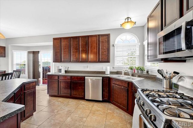 7822 Pinetop Drive, St Louis, MO 63129