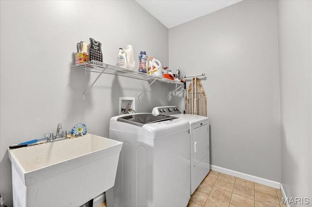 7822 Pinetop Drive, St Louis, MO 63129