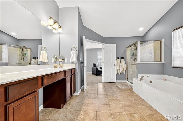 7822 Pinetop Drive, St Louis, MO 63129