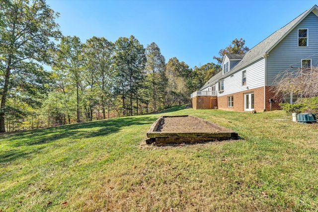 401 Piney Ridge RD, Covington, VA 24426