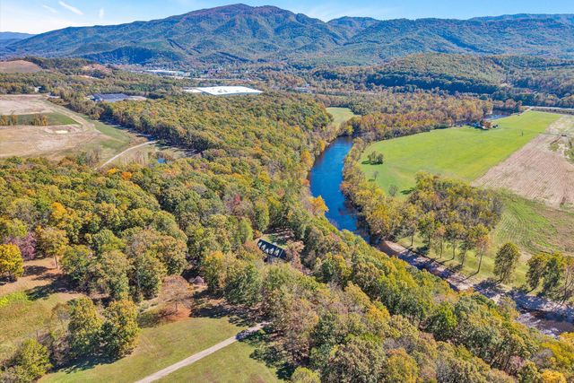 401 Piney Ridge RD, Covington, VA 24426