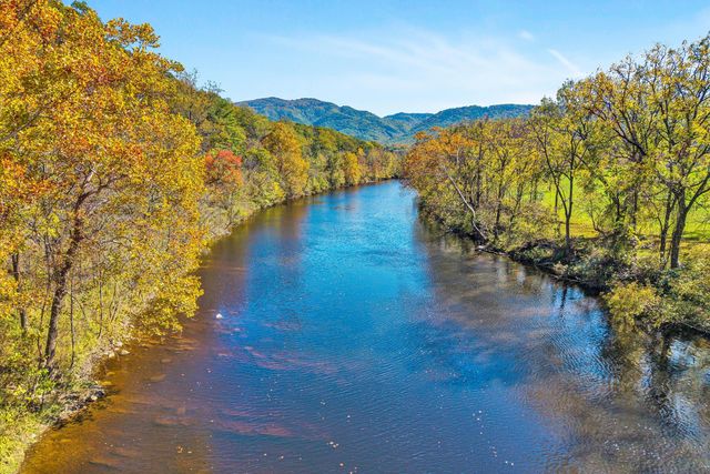 401 Piney Ridge RD, Covington, VA 24426