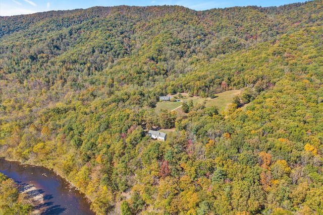 401 Piney Ridge RD, Covington, VA 24426