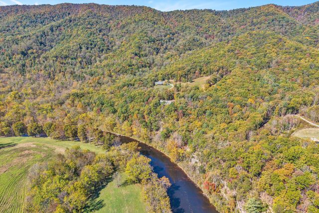 401 Piney Ridge RD, Covington, VA 24426