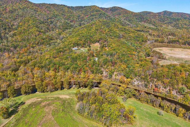 401 Piney Ridge RD, Covington, VA 24426