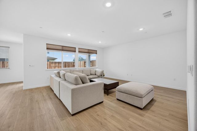 7373 Effeto St, Sacramento, CA 95829