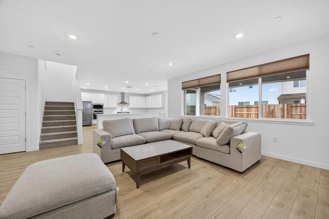 7373 Effeto St, Sacramento, CA 95829