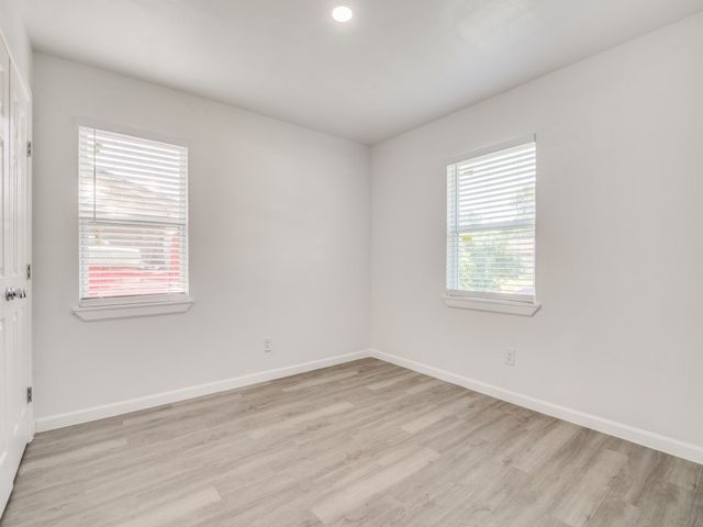 525 Moonlight Drive, Garland, TX 75040