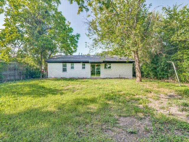 525 Moonlight Drive, Garland, TX 75040