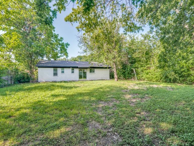 525 Moonlight Drive, Garland, TX 75040