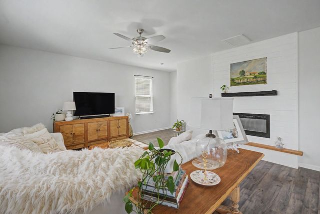 1084 Maxwell Dr., Little River, SC 29566