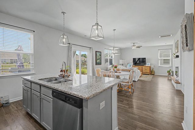 1084 Maxwell Dr., Little River, SC 29566