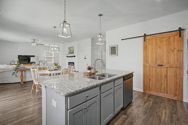 1084 Maxwell Dr., Little River, SC 29566