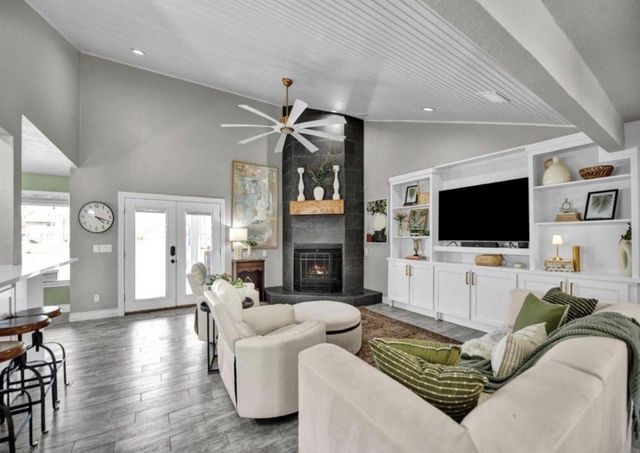 608 Casas Del Norte Court, Granbury, TX 76049