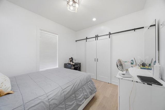 6148 S Moody Avenue, Chicago, IL 60638