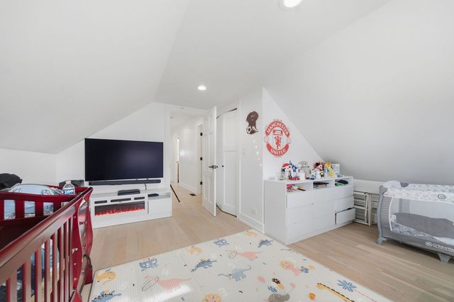 6148 S Moody Avenue, Chicago, IL 60638
