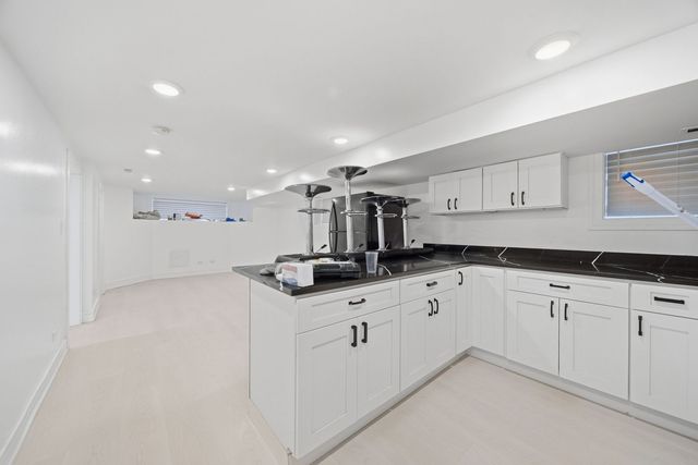 6148 S Moody Avenue, Chicago, IL 60638