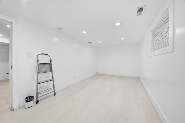 6148 S Moody Avenue, Chicago, IL 60638