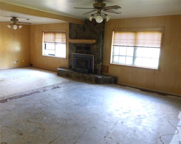 206 E Wolf Street, Bellville, TX 77418