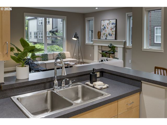 727 Se 34TH Ave, Portland, OR 97214