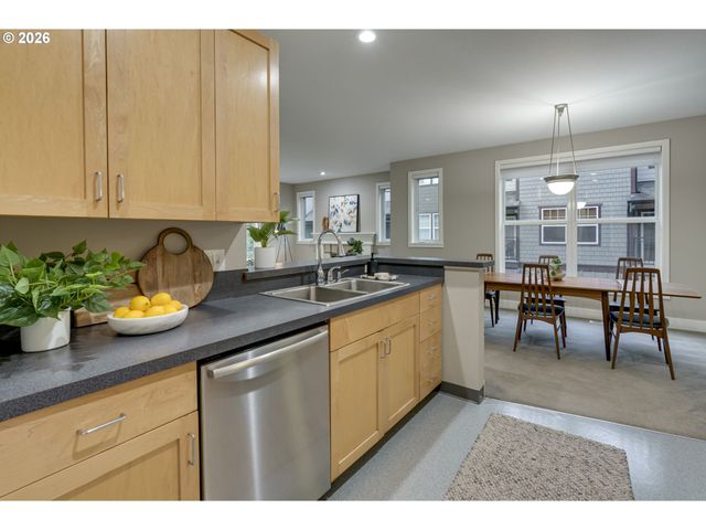 727 Se 34TH Ave, Portland, OR 97214