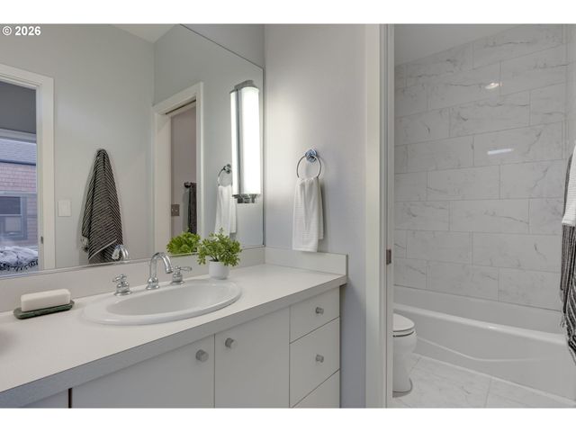 727 Se 34TH Ave, Portland, OR 97214