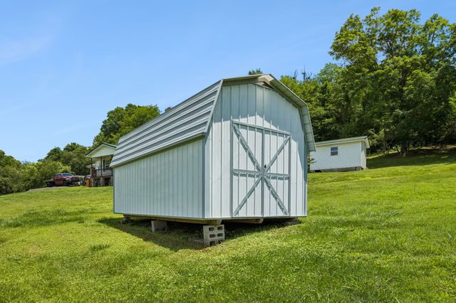 14 Morris Ln, Pleasant Shade, TN 37145
